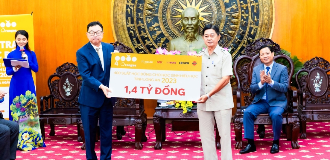 Công ty 4 ORANGES CO., LTD trao tặng 400 suất học bổng cho học sinh sinh viên hiếu học tỉnh Long An